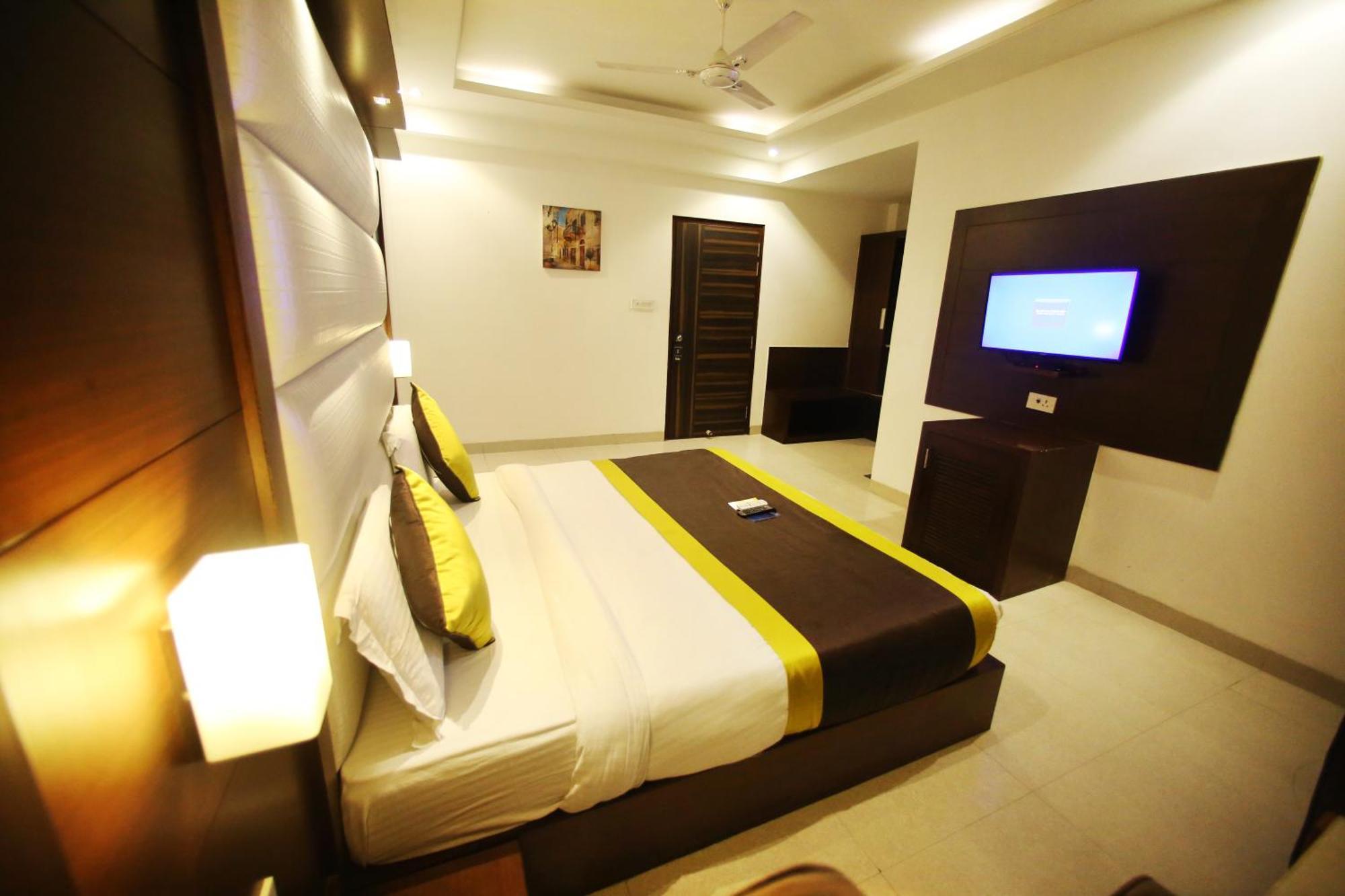 Hotel Aero Star By Star Group New Delhi Exterior photo