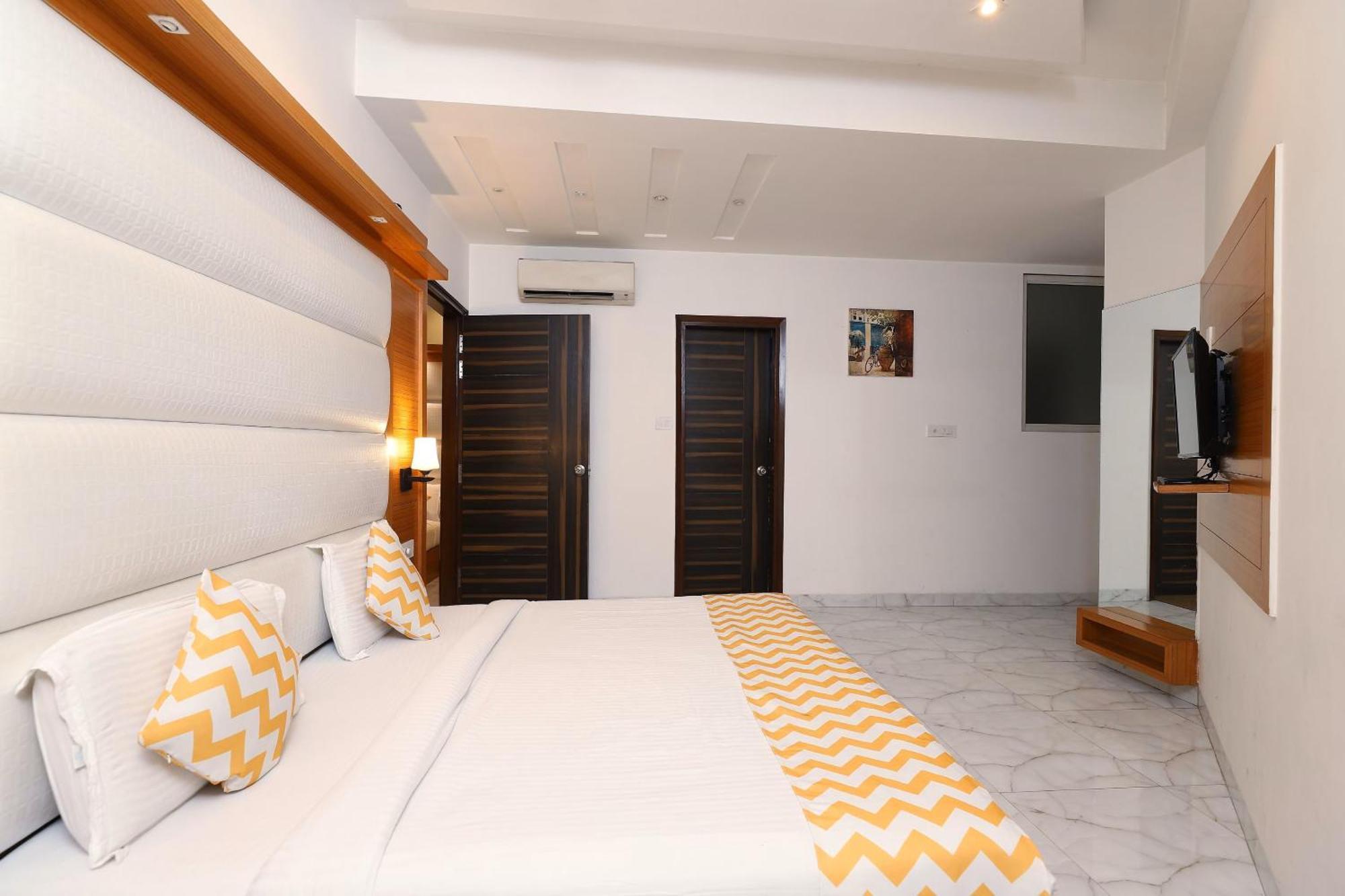 Hotel Aero Star By Star Group New Delhi Exterior photo